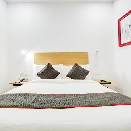 Townhouse Townhouse Atal Chowk Indirapuram กาเซียบัด ภายนอก รูปภาพ