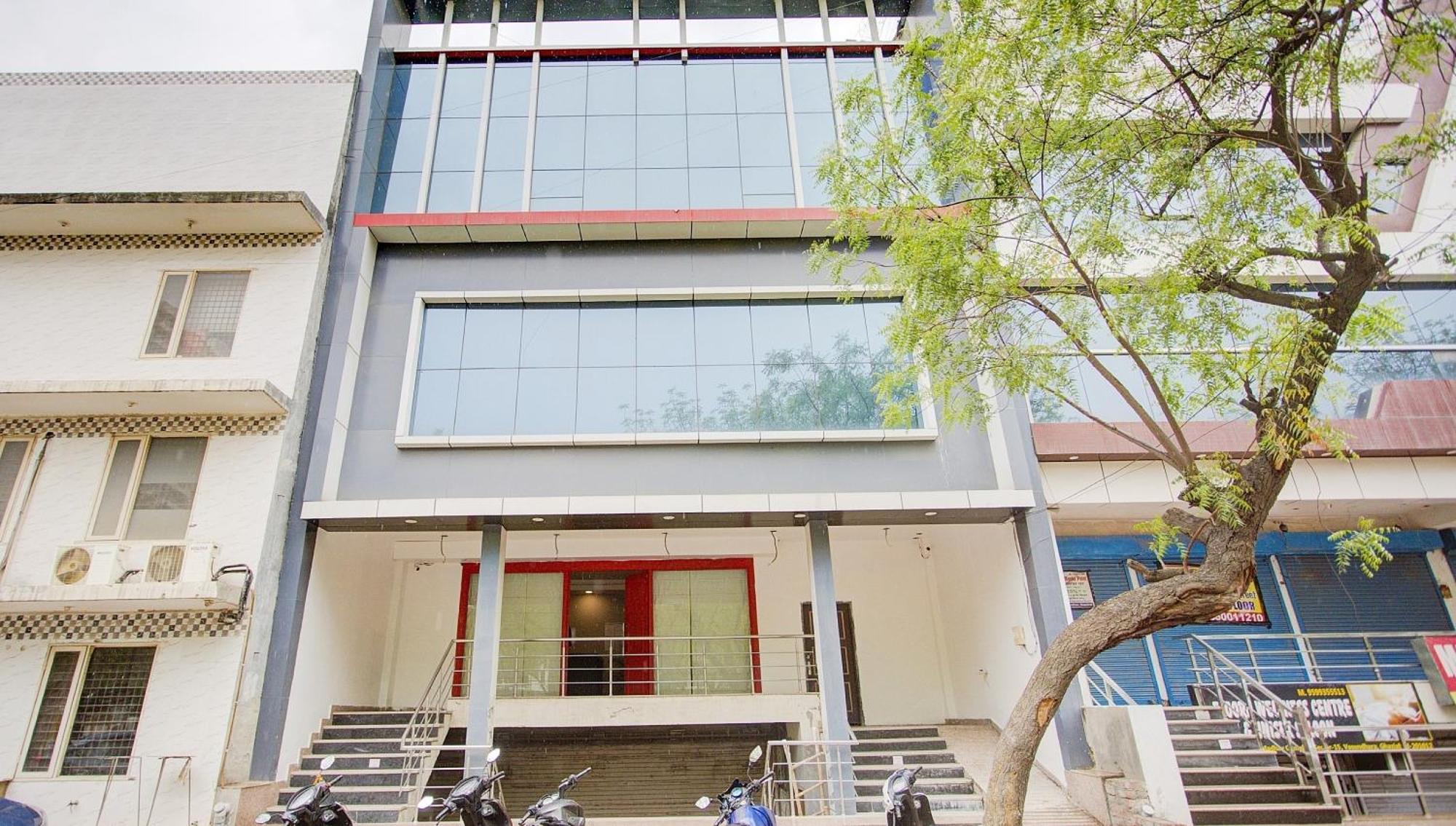 Townhouse Townhouse Atal Chowk Indirapuram กาเซียบัด ภายนอก รูปภาพ