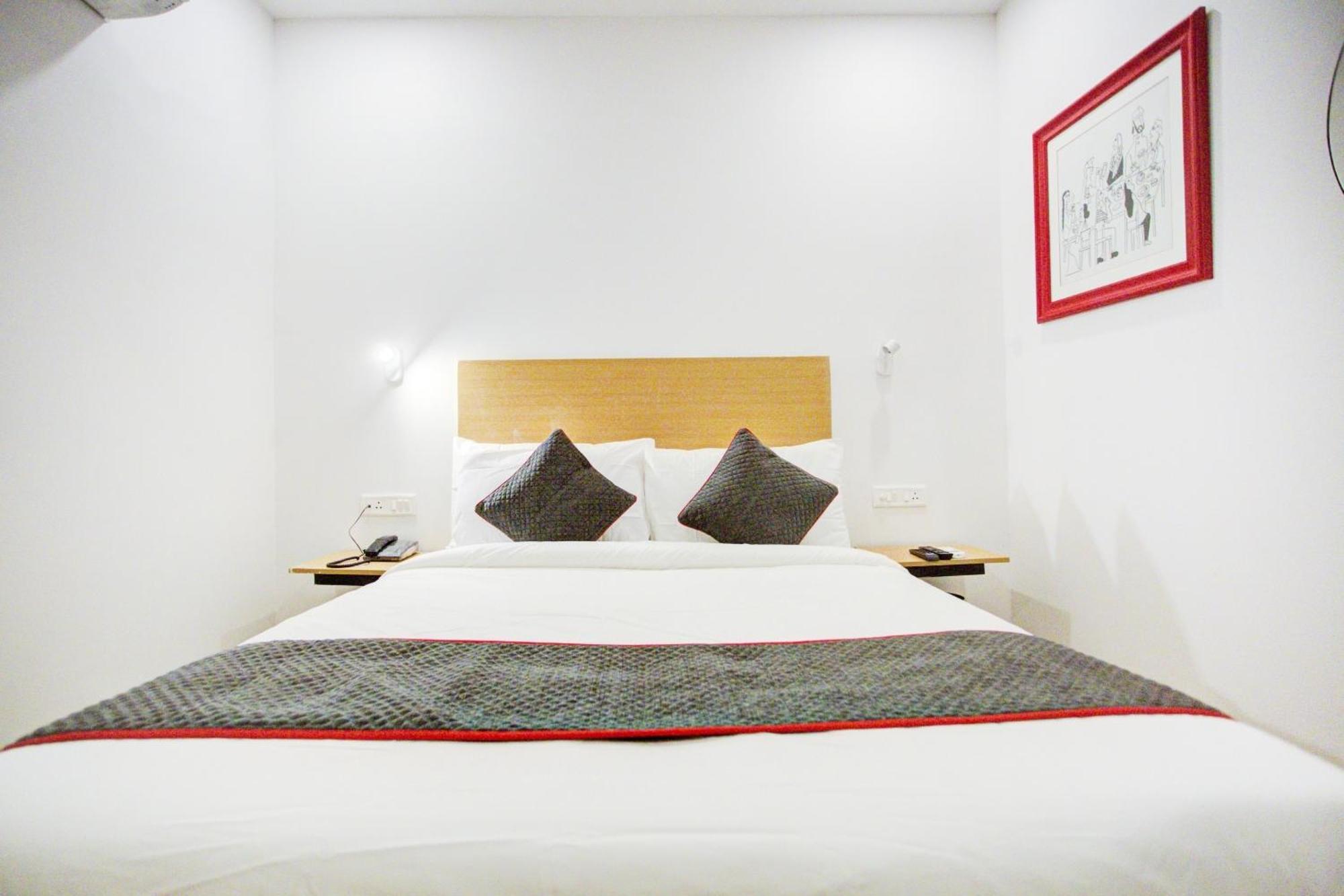 Townhouse Townhouse Atal Chowk Indirapuram กาเซียบัด ภายนอก รูปภาพ